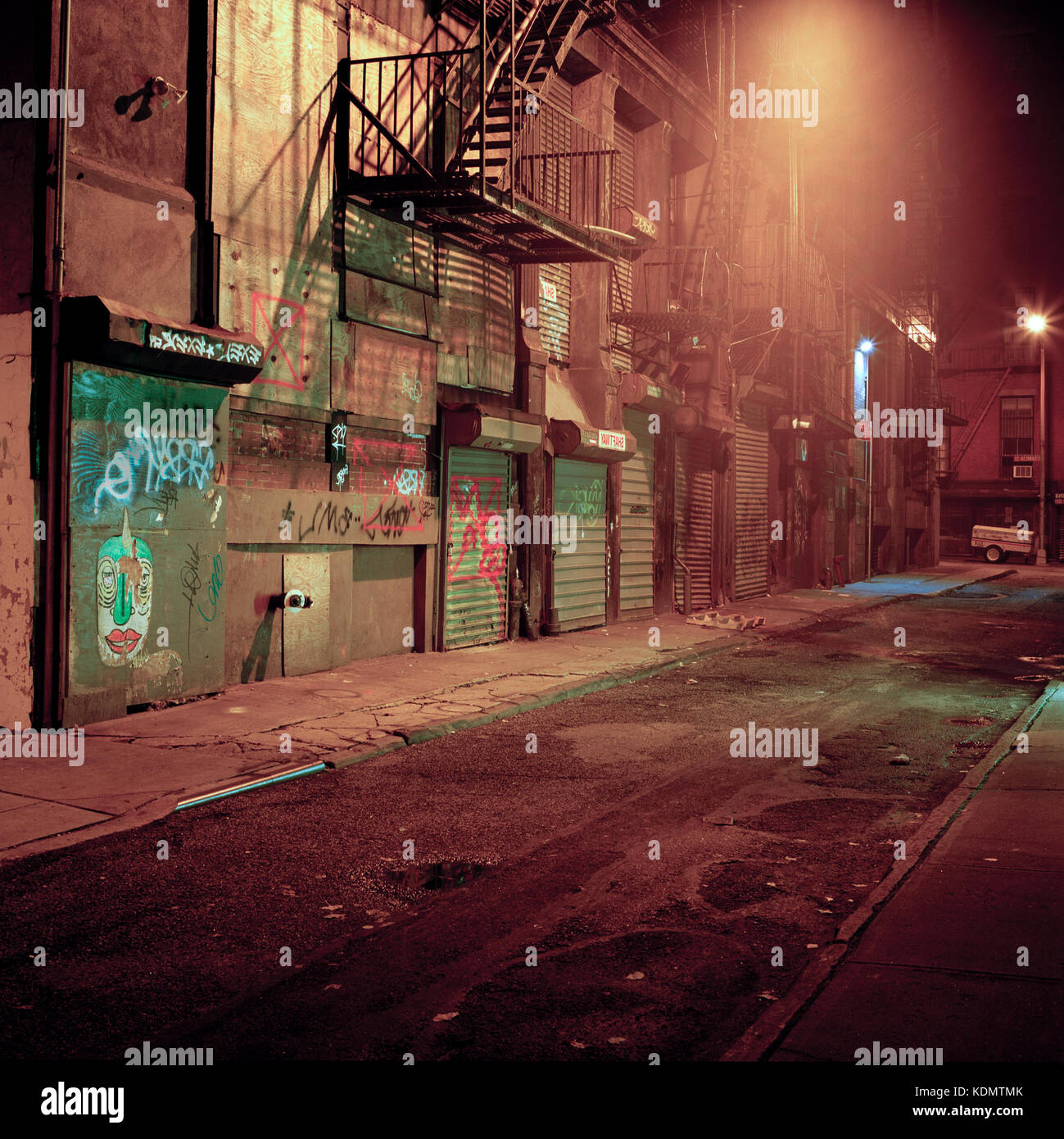 An Alleyway Late At Night In New York City Stock Photo Alamy