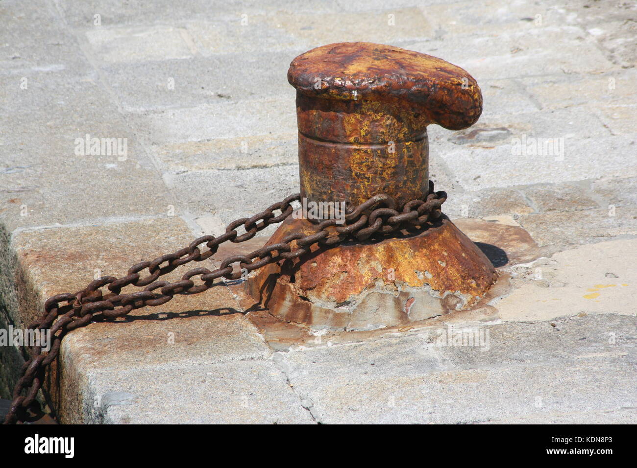 Pfeiler am Hafen zum anlegen eines Schiffes - Pillars at the harbor for a ship Stock Photo