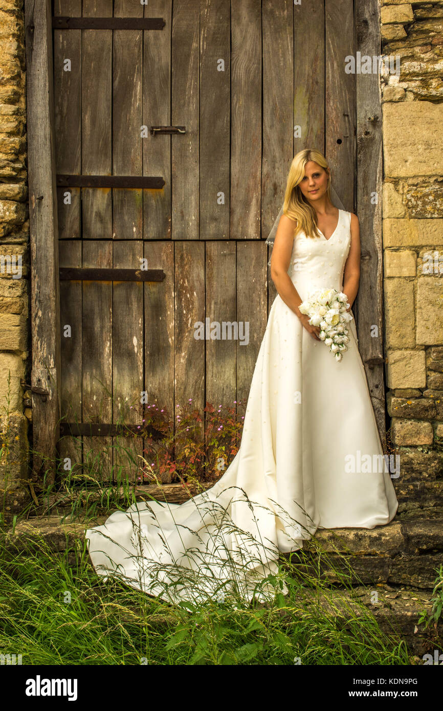 Bride in wedding dress Stock Photo - Alamy