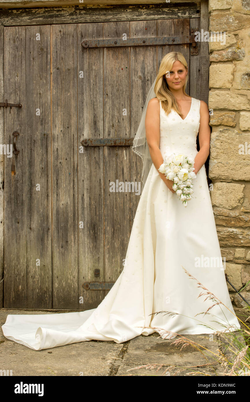 Bride in wedding dress Stock Photo - Alamy