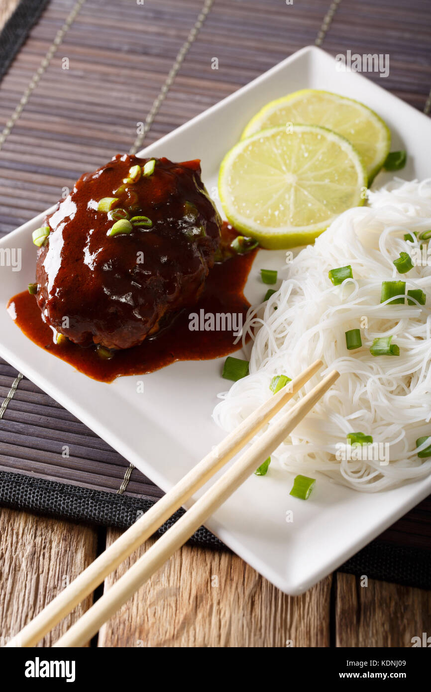 https://c8.alamy.com/comp/KDNJ09/japanese-hamburg-steak-or-hambagu-with-sauce-and-rice-noodles-close-KDNJ09.jpg