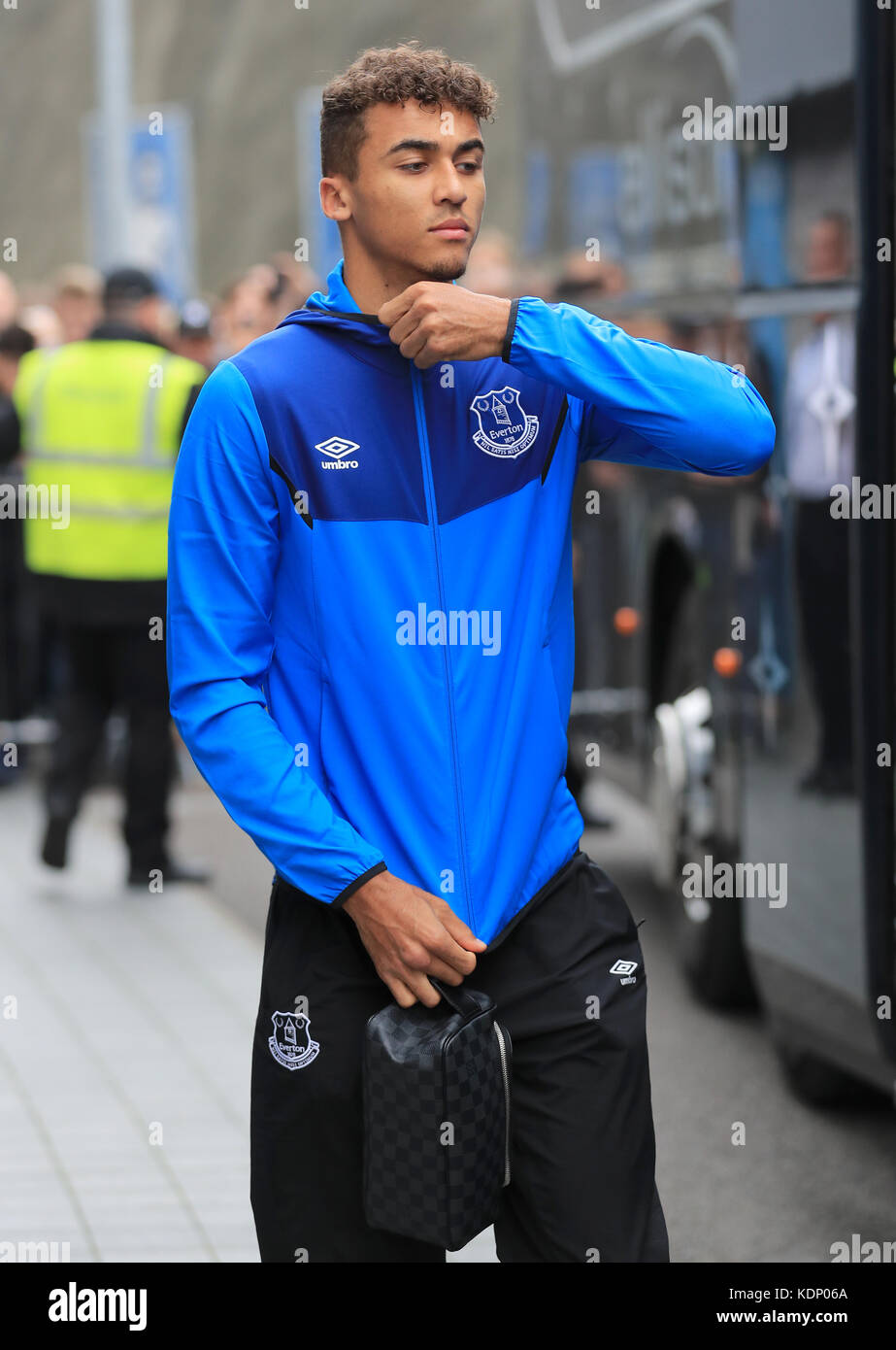 Everton's Dominic Calvert-Lewin arriving ahead of the Premier League match at the AMEX Stadium, Brighton. PRESS ASSOCIATION Photo. Picture date: Sunday October 15, 2017. See PA story SOCCER Brighton. Photo credit should read: Gareth Fuller/PA Wire. RESTRICTIONS: No use with unauthorised audio, video, data, fixture lists, club/league logos or 'live' services. Online in-match use limited to 75 images, no video emulation. No use in betting, games or single club/league/player publications. Stock Photo