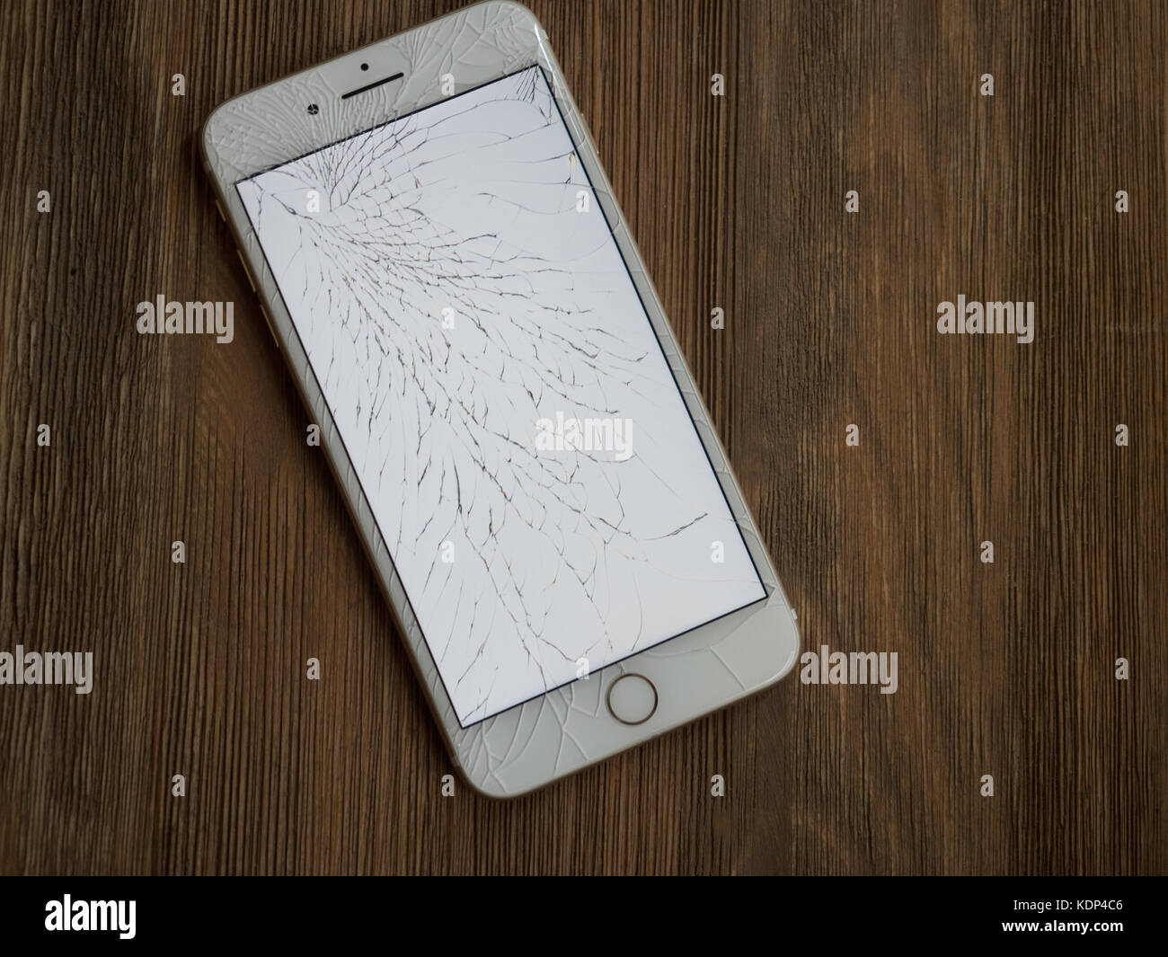 たっちん iphone 7 Amazon.co.jp: サンリオ シナモロール iphone se 第2世代 第3