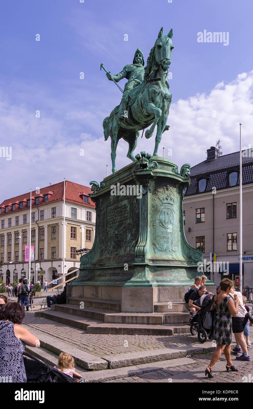 The Kungsporten square (Kungsportsplatsen) with the statue of Charles IX in Gothenburg, Vastergotland, Sweden. Stock Photo