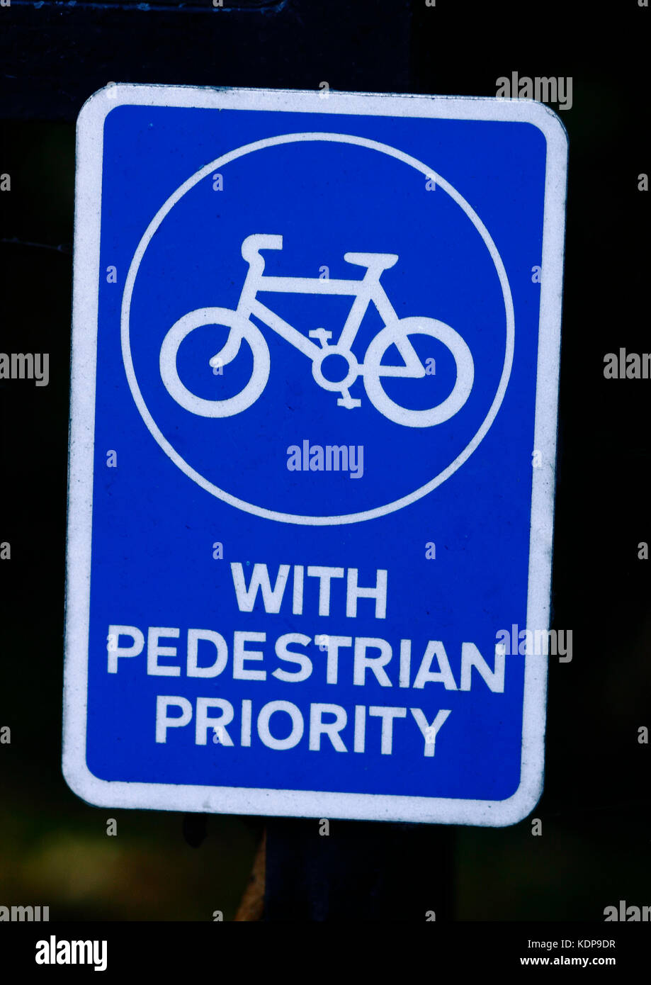 Cycling Instruction Signpost Route to be used by pedal cycles with