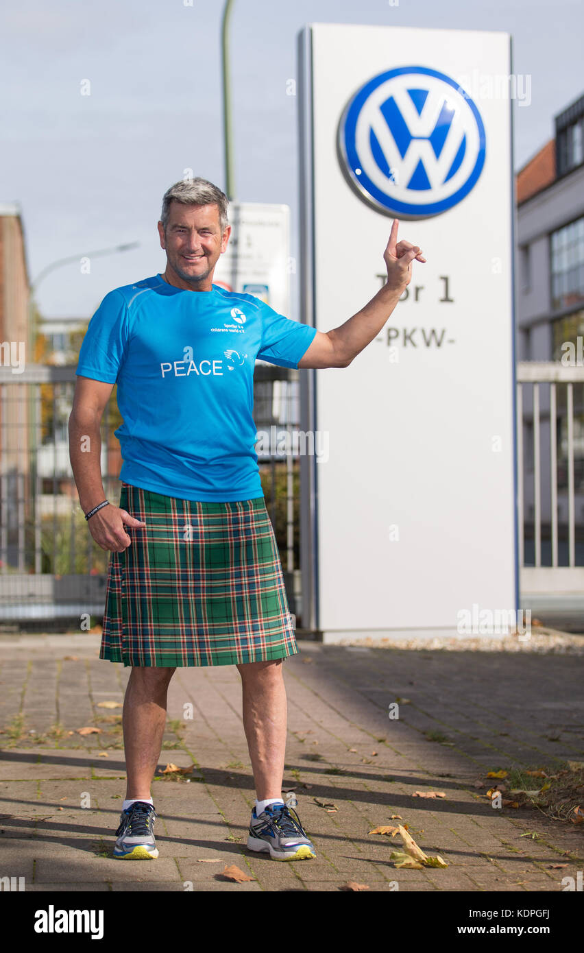 Osnabrueck, Germany. 13th Oct, 2017. Scottish long-distance runner John McGurk poses at a Volkswagen production site in Osnabrueck, Germany, 13 October 2017. A charity run to five different VW-productions sites starts on 15 October 2017 in Osnabrueck. The group will reach VW-headquarter Wolfsburg on 17 October 2017. The aim is to raise 100,000 Euros for poor children in Berlin and India. The 500 kilometer run is part of the terre des hommes challenge "How far would you go?", on the occasion of the 50th anniversary of the children aid organization. Credit: Friso Gentsch/dpa/Alamy Live News Stock Photo