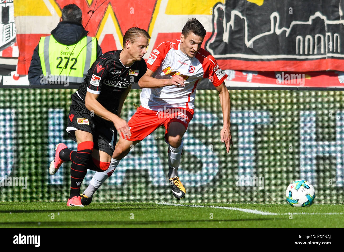 Regensburg, Germany. 15th Oct, 2017. Berlin's Simon Hedl (L) and Regensburg's Sebastian Stolze vie for the ball during the German 2nd division Bundesliga soccer match between Jahn Regensburg and 1. FC Union Berlin in Regensburg, Germany, 15 October 2017. (EMBARGO CONDITIONS - ATTENTION: Due to the accreditation guidelines, the DFL only permits the publication and utilisation of up to 15 pictures per match on the internet and in online media during the match.) Credit: Armin Weigel/dpa/Alamy Live News Stock Photo