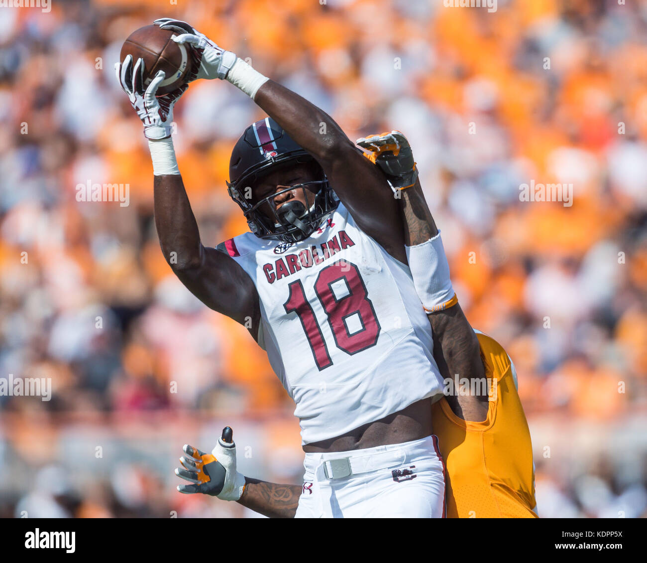 october-14-2017-ortre-smith-18-of-the-south-carolina-gamecocks-catches-KDPP5X.jpg