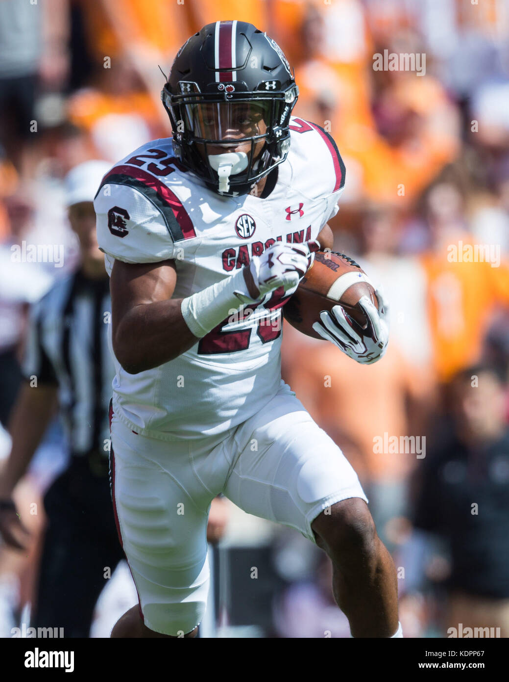 october-14-2017-aj-turner-25-of-the-south-carolina-gamecocks-runs-KDPP67.jpg