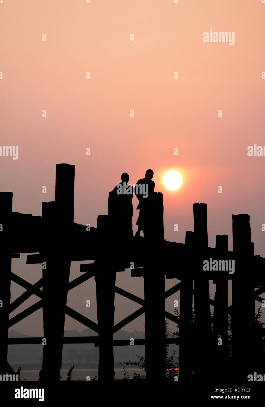 U Bein Bridge At Sunrise Stock Photo - Alamy