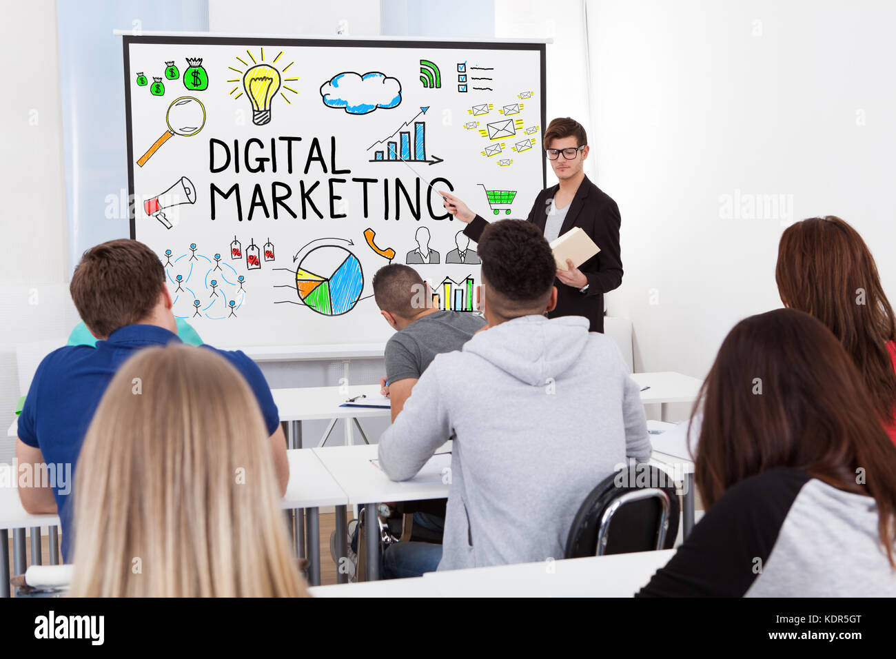 Digital Marketing untuk Guru: Menembus Batas Ruang Kelas dan Menjangkau Lebih Banyak Pelajar