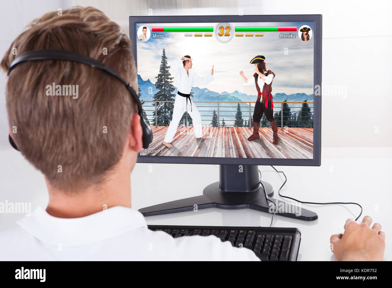 Cyber gamer fight with girlfriend about playing first person shooter video  game for online competition. Pro player performing on powerful pc in gaming  room home during online tournament Stock Photo - Alamy