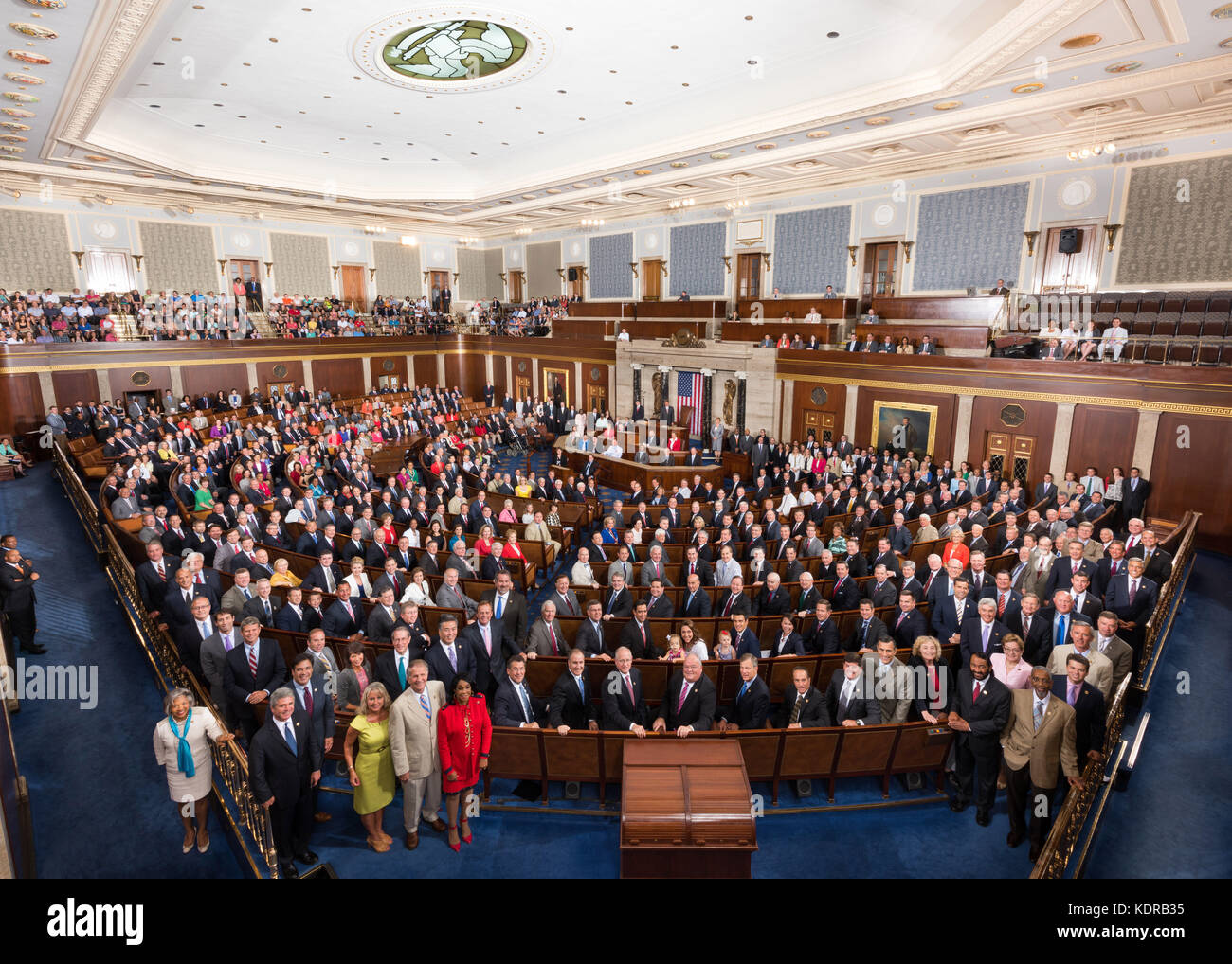 U.S. Senators and House Representatives pose for the 114th U.S