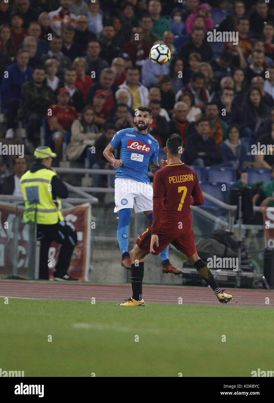 Italy-Rome October 14, 2017 A-Serie A football match at the Olympic Stadium between Rome and Naples. This evening they met in the so-called derby of the south Rome and Naples. Air strike between Lorenzo Pellegrini and Raul Albiol Rome:Lorenzo Pellegrini Naples:Raul Albiol Campionato italiano di serie A - Napoli Roma. Questa sera allo stadio olimpico di Roma le due squadre hanno dato vita al derby del sud, alla fine il Napoli per 0 a 1 restando in testa alla classifica del campionato con più 5 punti da secondo in classifica. Italian Championship Serie A - Napoli Roma. This evening, at the Olymp Stock Photo