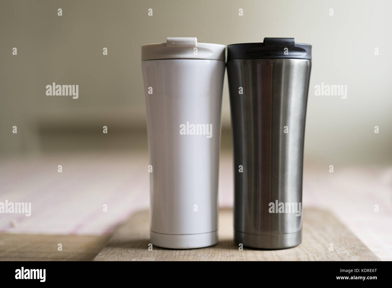 https://c8.alamy.com/comp/KDRE6T/two-thermal-mugs-black-and-white-KDRE6T.jpg