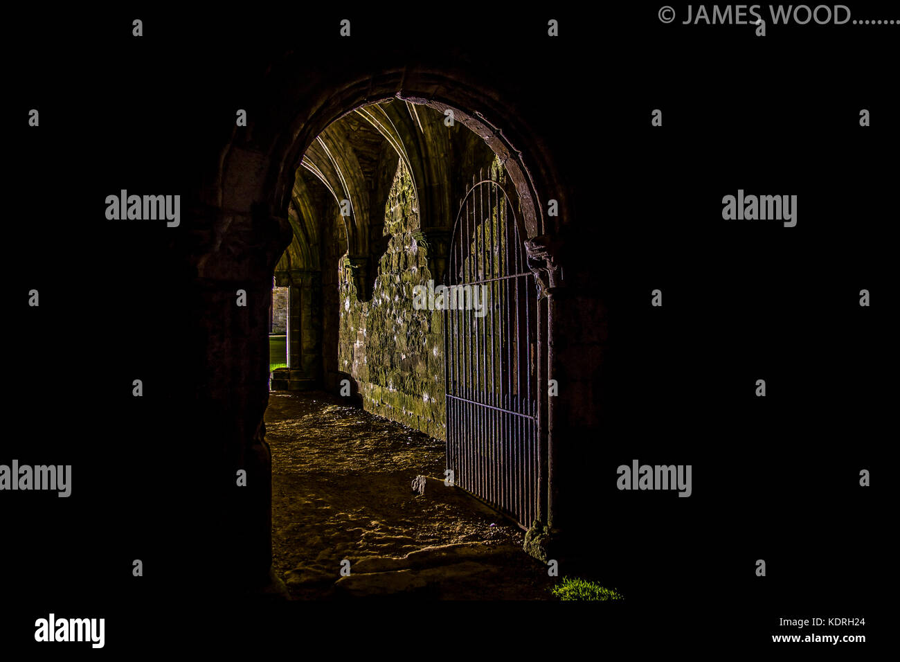 Fountains abbey historic building hires stock photography and images