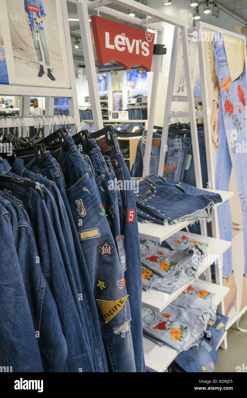 Square one 2024 levis store