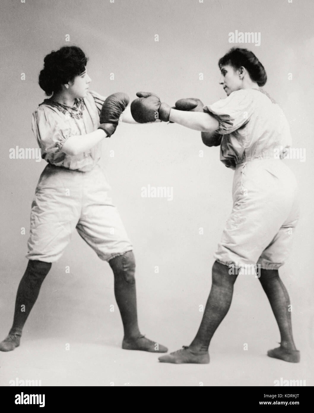 Bennett sisters boxing, circa 1910 Stock Photo
