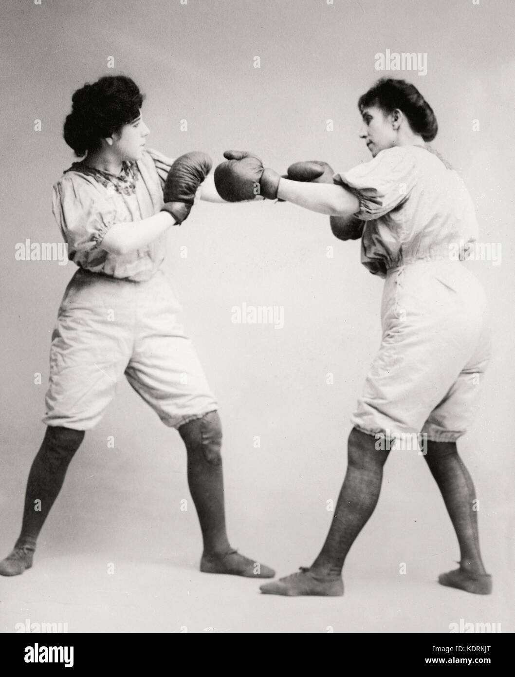 Female boxing vintage hi res stock photography and images Alamy