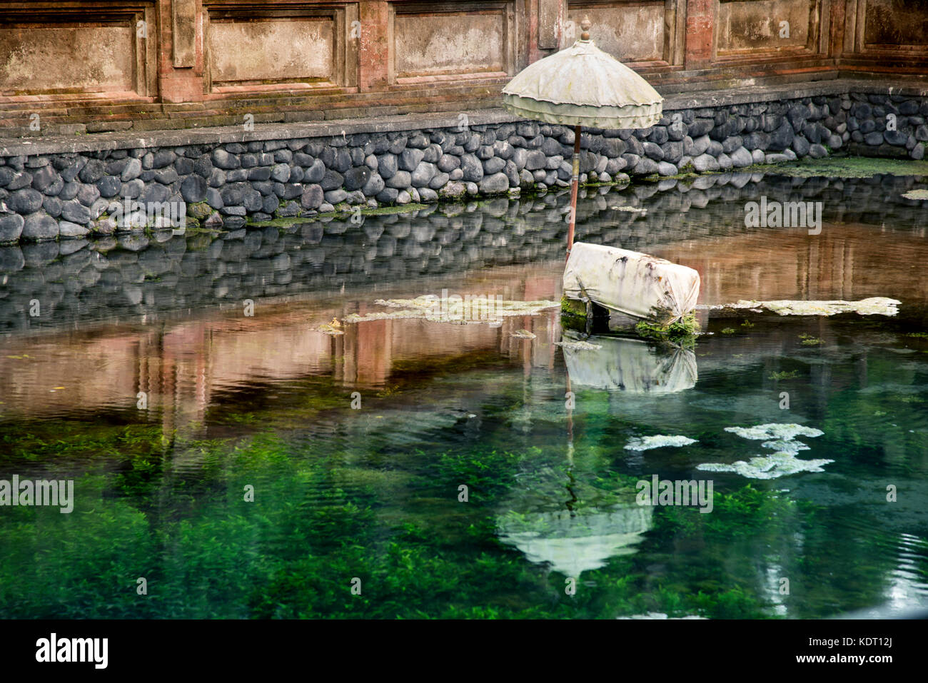 Holy water temple hi-res stock photography and images - Alamy