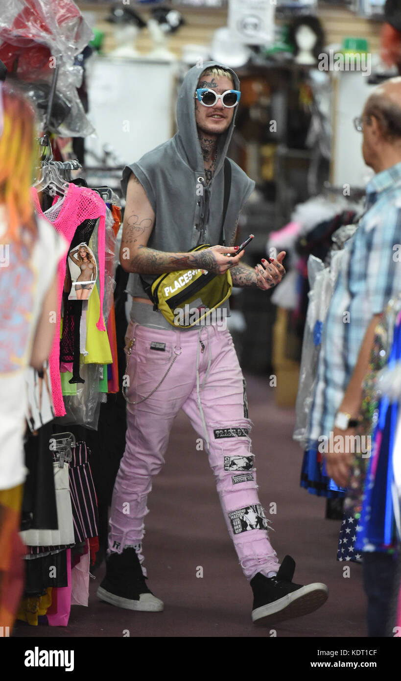 Bella Thorne meets Lil Peep to do some shopping in Hollywood Featuring Bella Thorne, Dani Bella Thorne meets Lil Peep to do some shopping in Hollywood Featuring Bella Thorne, Dani