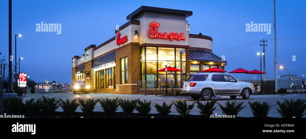 Customers arriving before dawn for breakfast at Chick-fil-A, America's top-rated fast food chain. (USA) Stock Photo