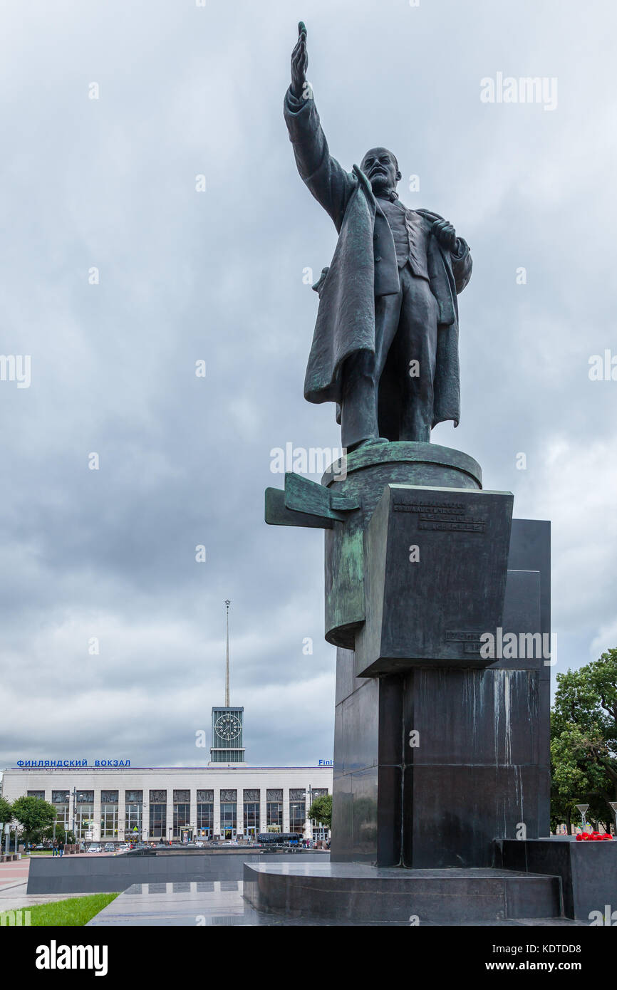 Monument to Vladimir Lenin installed at the Finland Railway Station in ...