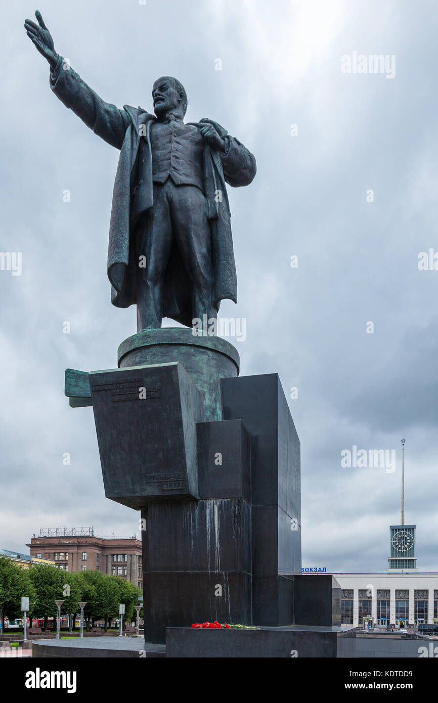 Monument to Vladimir Lenin installed at the Finland Railway Station in ...
