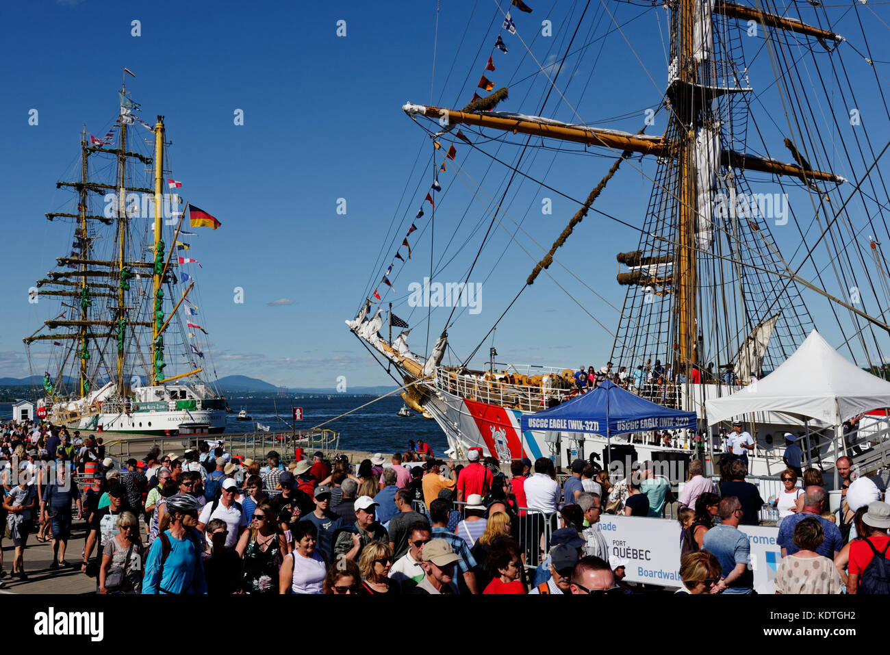 Crowds on Quebec City harbour for the RDV2017 Tall Ships meeting Stock Photo