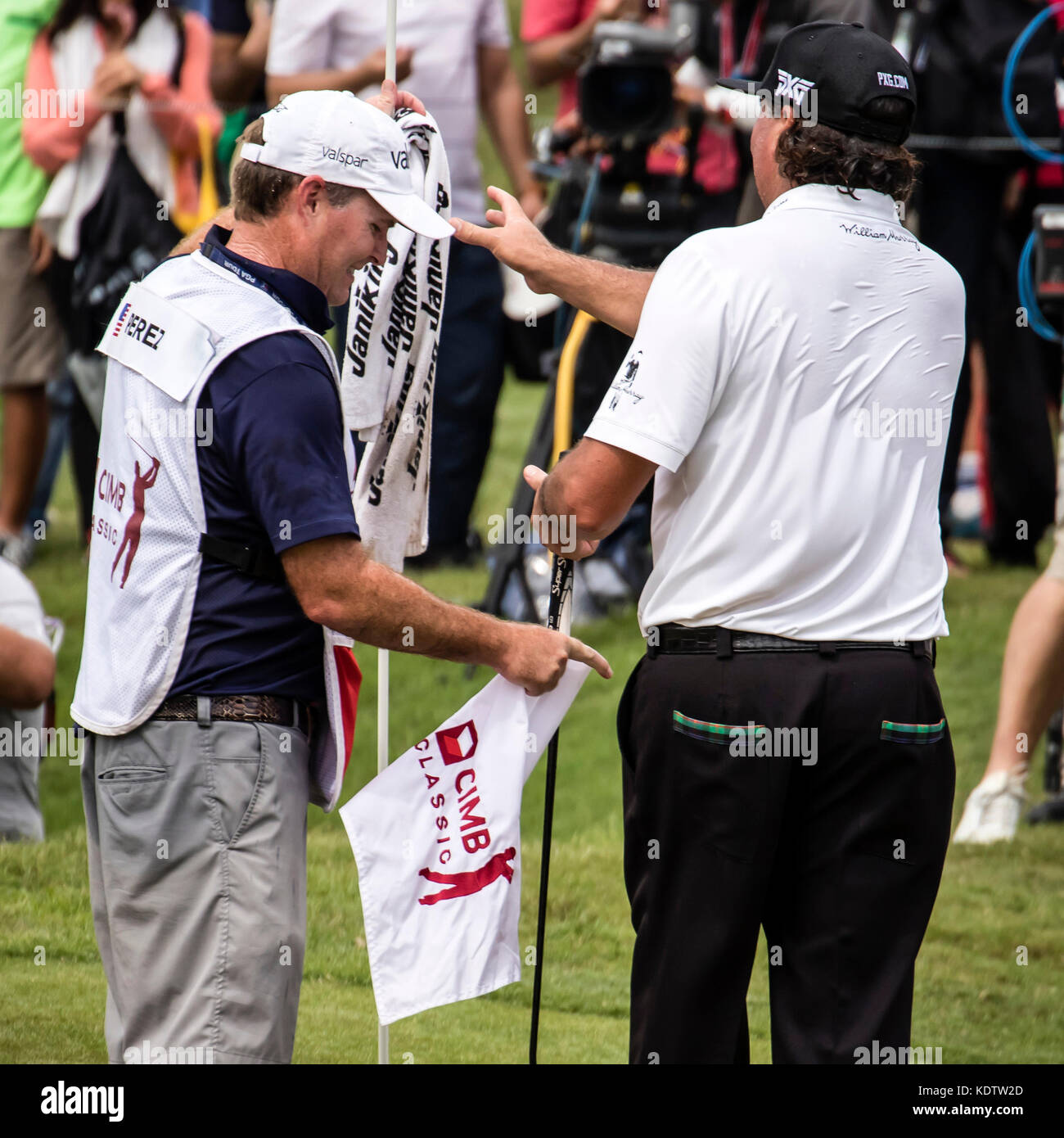 Kuala Lumpur, Malaysia. 15th October, 2017. Pat Perez caddy have taken off the 18th hole flag from the flag pole as a momento at the PGA CIMB Classic 2017 in Kuala Lumpur, Malaysia. © Danny Chan/Alamy Live News. Stock Photo