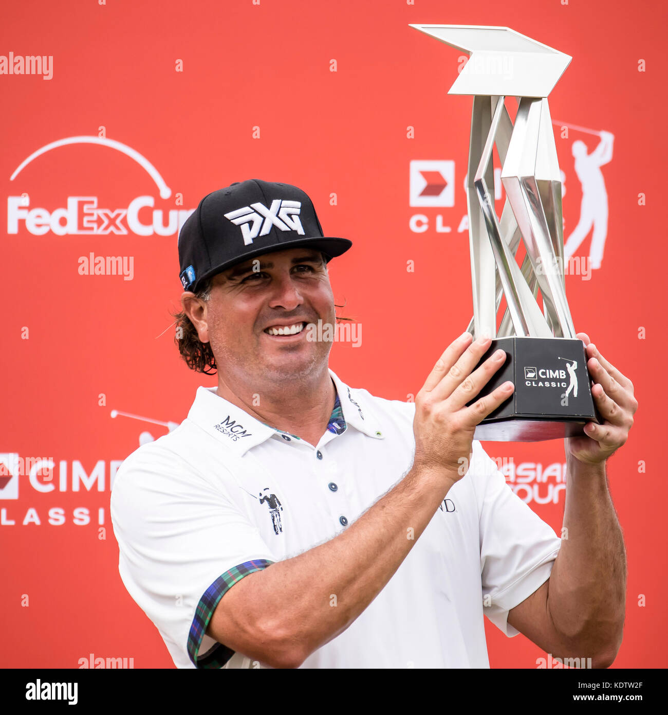 Kuala Lumpur, Malaysia. 15th October, 2017. USA Pat Perez wins the PGA CIMB Classic 2017 in Kuala Lumpur, Malaysia. The winner get a prize money of USD 1.2 million and a trophy. Perez is the oldest winner at PGA CIMB Classic and made a new TPC course record. © Danny Chan/Alamy Live News. Stock Photo