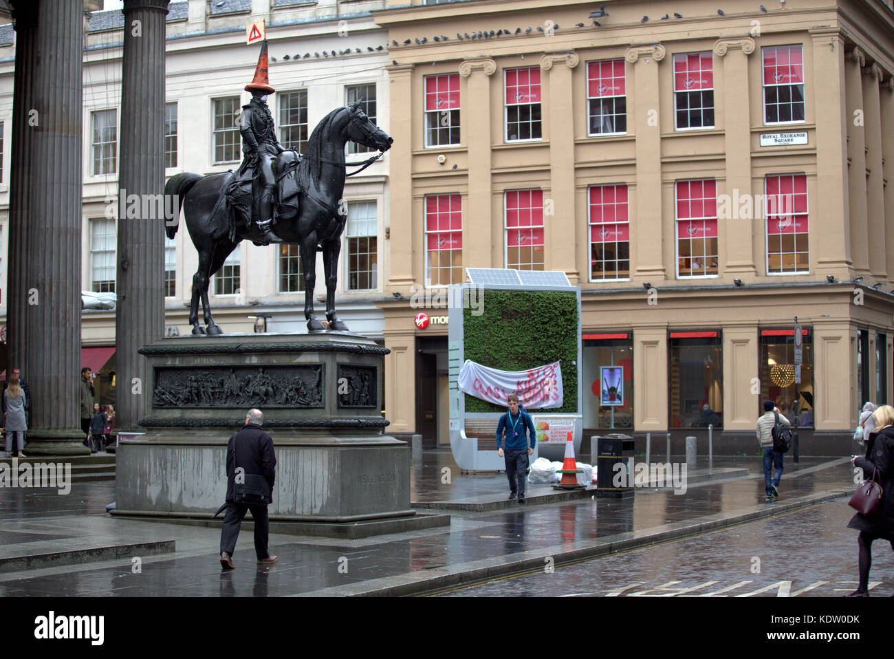 Glasgow, Scotland, UK.16th Oct, 2017.  The iconic cone head man duke of Wellington statue was defaced alongside the new citypark urban tree in a protest outside the gallery of modern art known as GOMA. The protest against traffic fumes and Glasgow s poor record of health and maintenance in these matters. The city holds records for both Hope street and the central station heilemans umbrella in nitrous oxide levels. Credit: gerard ferry/Alamy Live News Stock Photo