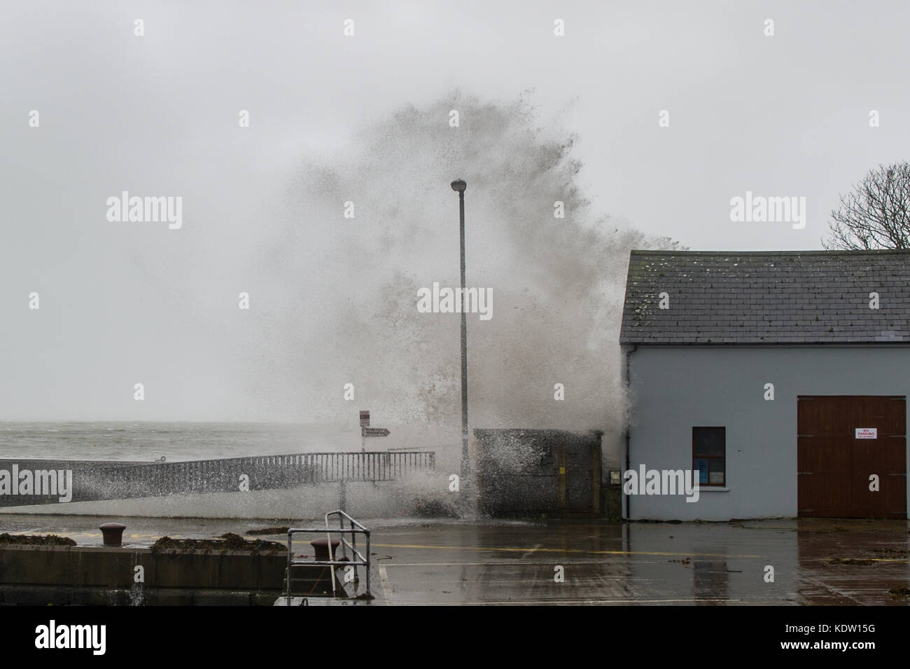 Schull, Ireland 16th Oct, 2017.  Ex-Hurricane Ophelia hits Schull, Ireland with winds of 80kmh and gusts of 130kmh.  Huge waves hit Schull pier making many parts of the coast no-go areas. Credit: Andy Gibson/Alamy Live News. Stock Photo