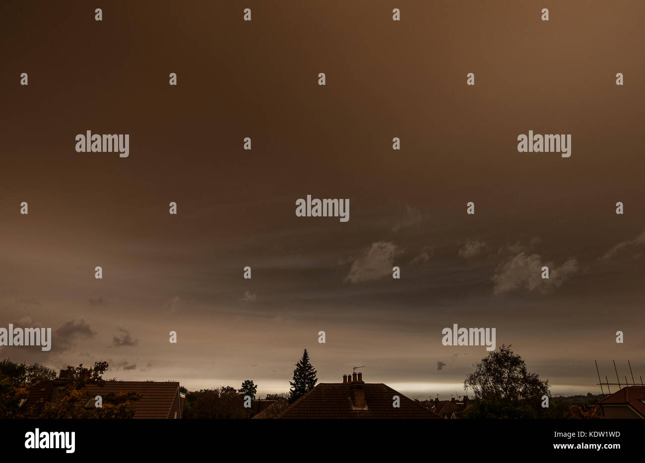 Wimbledon, London, UK. 16th Oct, 2017. UK Weather. Sky darkens mid