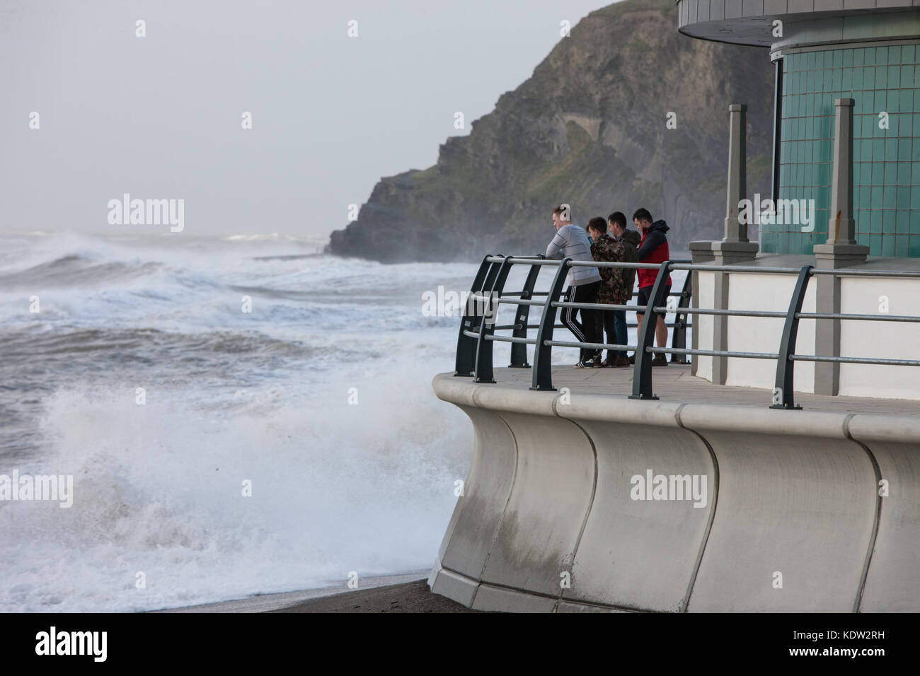 Aberystwyth, Wales, UK. 16th Oct, 2017. UK Weather: Storm Ophelia in Aberystwyth,Wales,UK,U.K.,Europe.  Strong winds coming in off the Irish Sea, gusting up to 70mph, batter the Cardigan Bay town of Aberystwyth,Ceredigion,West Wales.   The Met Office has issued Amber Warnings for the region as the remnants of Hurricane Ophelia reach UK. A spell of very windy weather is expected today in association with ex-Ophelia.  Longer journey times and cancellations are likely, as road, rail, air and ferry services may be affected as well as some bridge closures. Credit: Paul Quayle/Alamy Live News Stock Photo