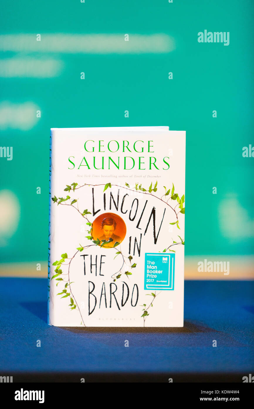 London, UK. 16th October, 2017. George Saunders' novel Lincoln in the Bardo, shortlisted for the 2017 Man Booker Prize for Fiction. Credit: Dave Stevenson/Alamy Live News Stock Photo
