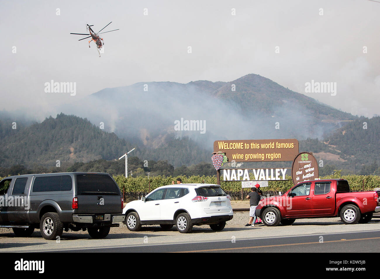 Calistoga, CA, USA. 16th Oct, 2017. A helicopter prepares to drop a