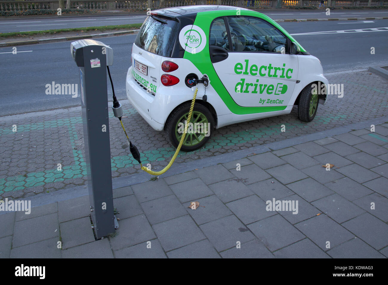recharging an electric car in brussels belgium Stock Photo Alamy