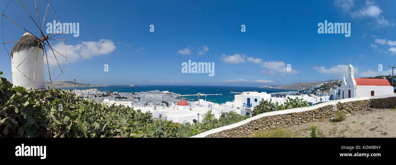 Panorama-Aufnahme, Blick auf Mykonos-Stadt, Windmuehle, Kapelle, Mykonos, Kykladen, Aegaeis, Griechenland, Mittelmeer, Europa | Panoramic view on Myko Stock Photo