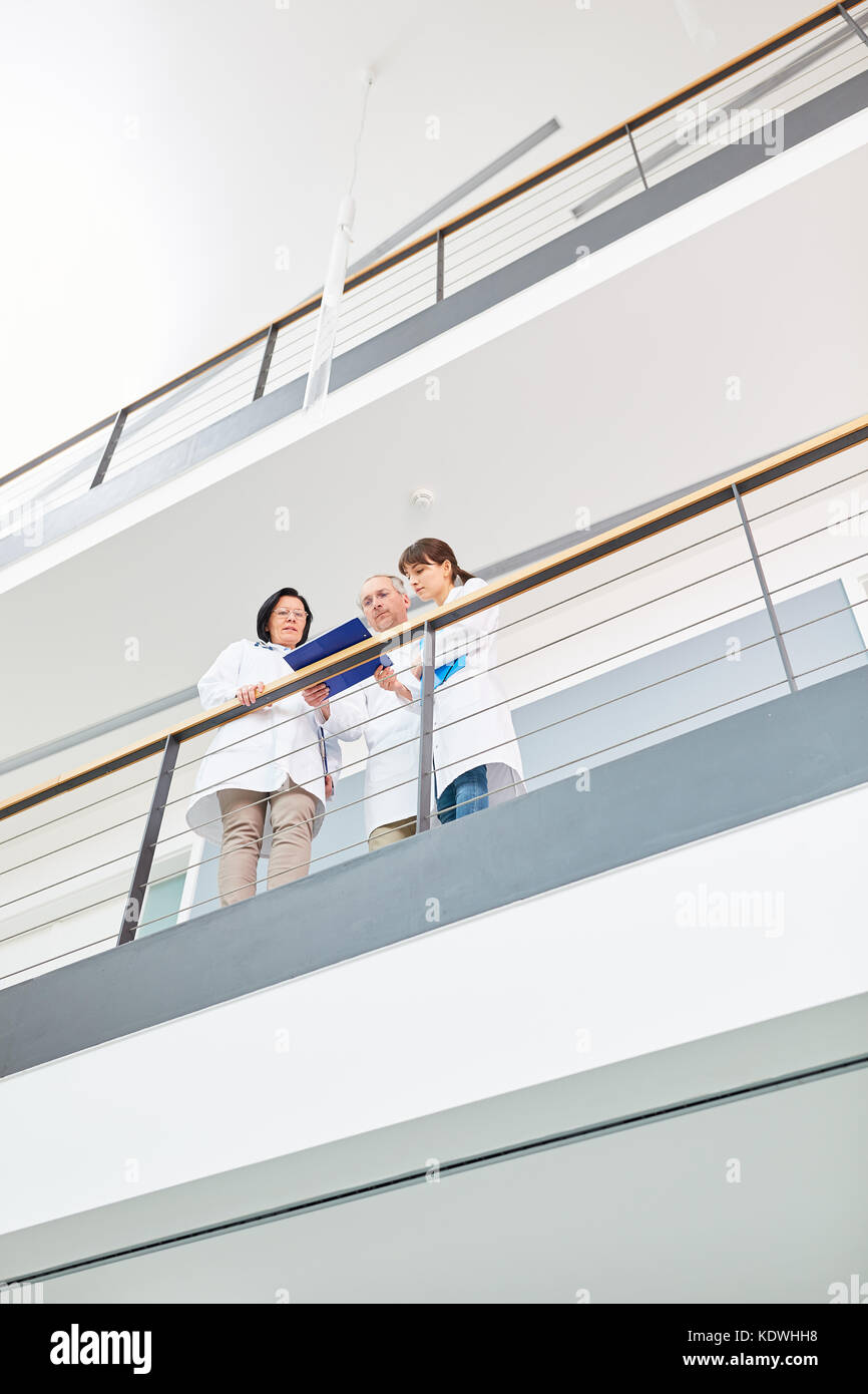Hospital staff hallway hi-res stock photography and images - Alamy