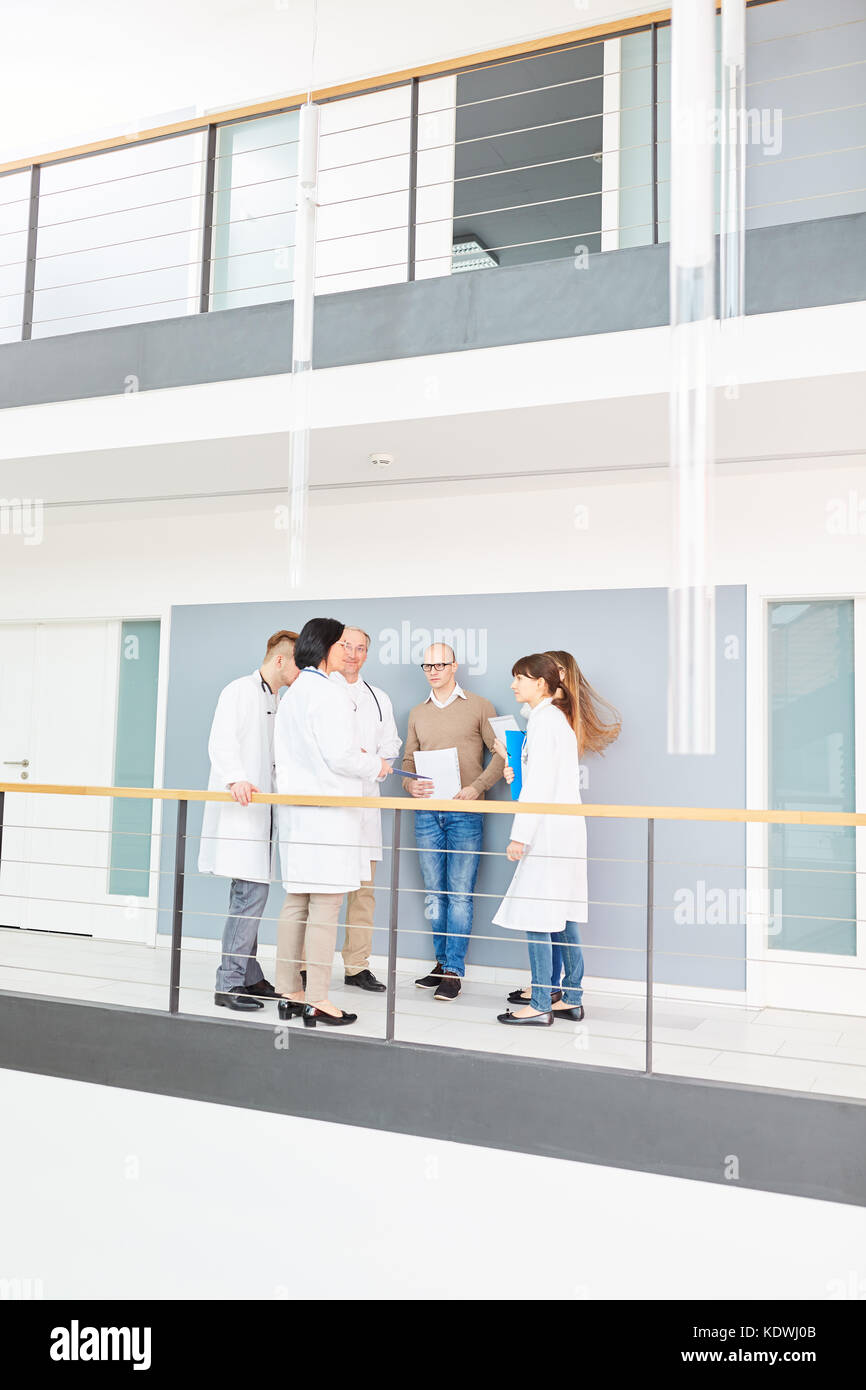 Hospital team hi-res stock photography and images - Alamy