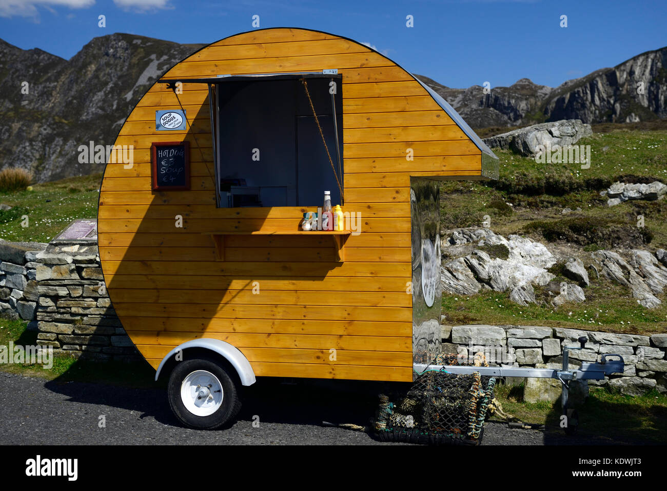 hot dog, hotdogs, food van, mobile takeaway, takeaway, food, snack, fastfood, donegal, tourist, scenic, location, slieve league, sliabh league, sliabh Stock Photo