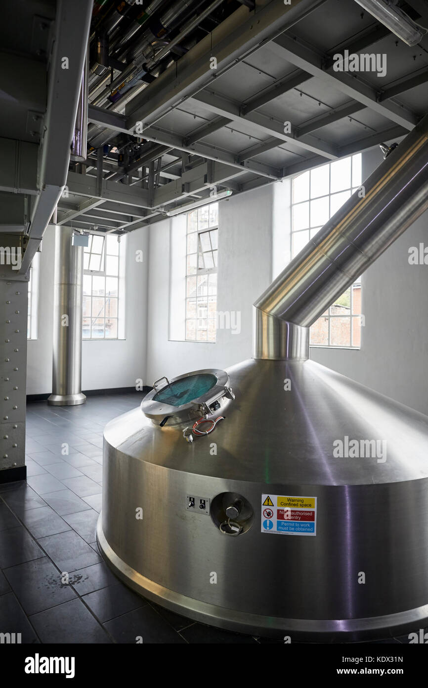 Robinsons Brewery in Stockport brew the first production of LionHeart for Brookfield Brewery