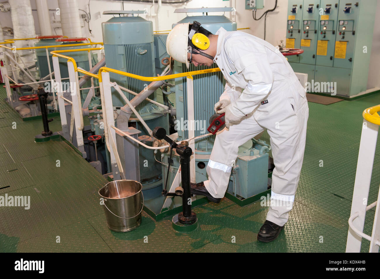 Marine engine hires stock photography and images Alamy