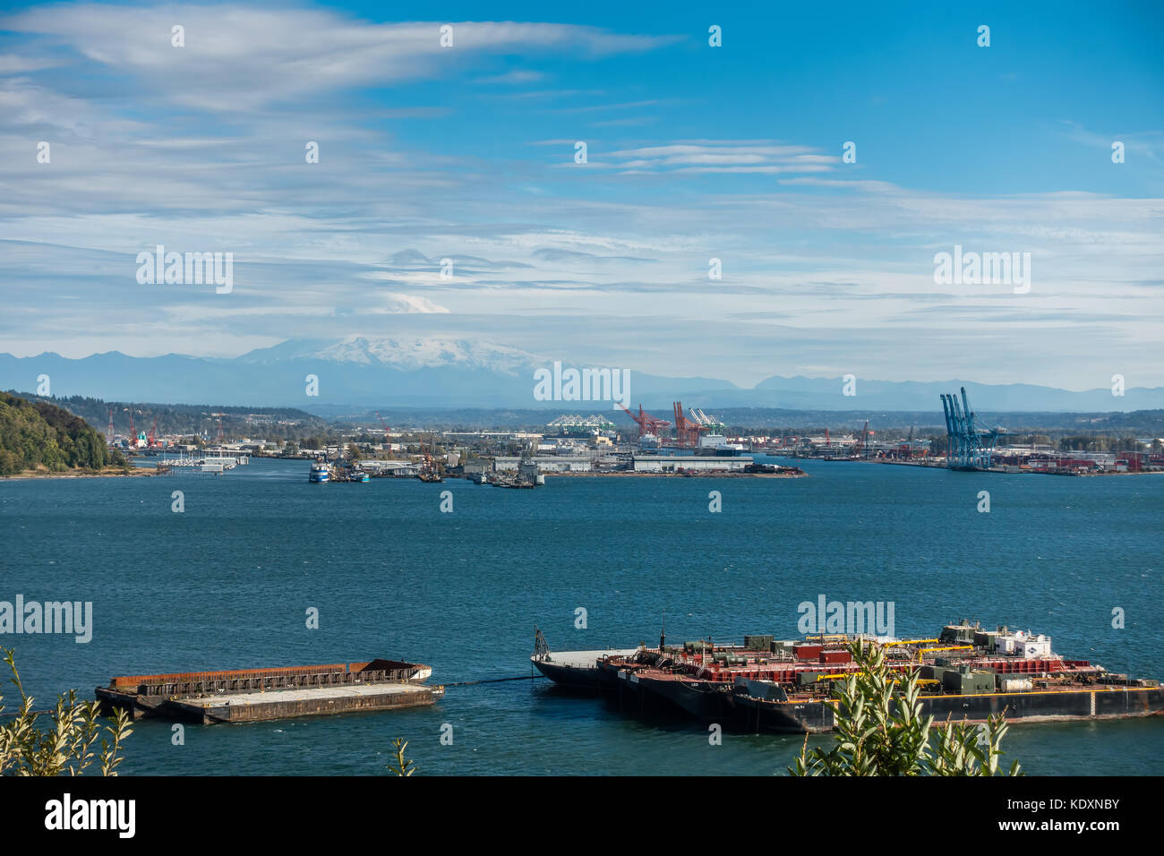 A view of the Port of Tacoma and Mount Rainier Stock Photo - Alamy