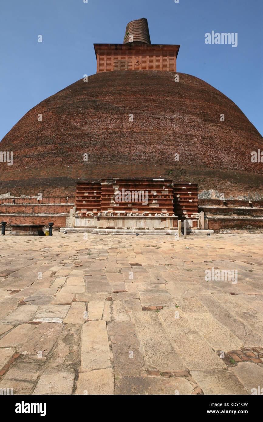 Jetavanaramaya Dagoba Sri Lanka - the ruins of Jetavana in the sacred world heritage city of Anuradhapura, Sri Lanka Stock Photo
