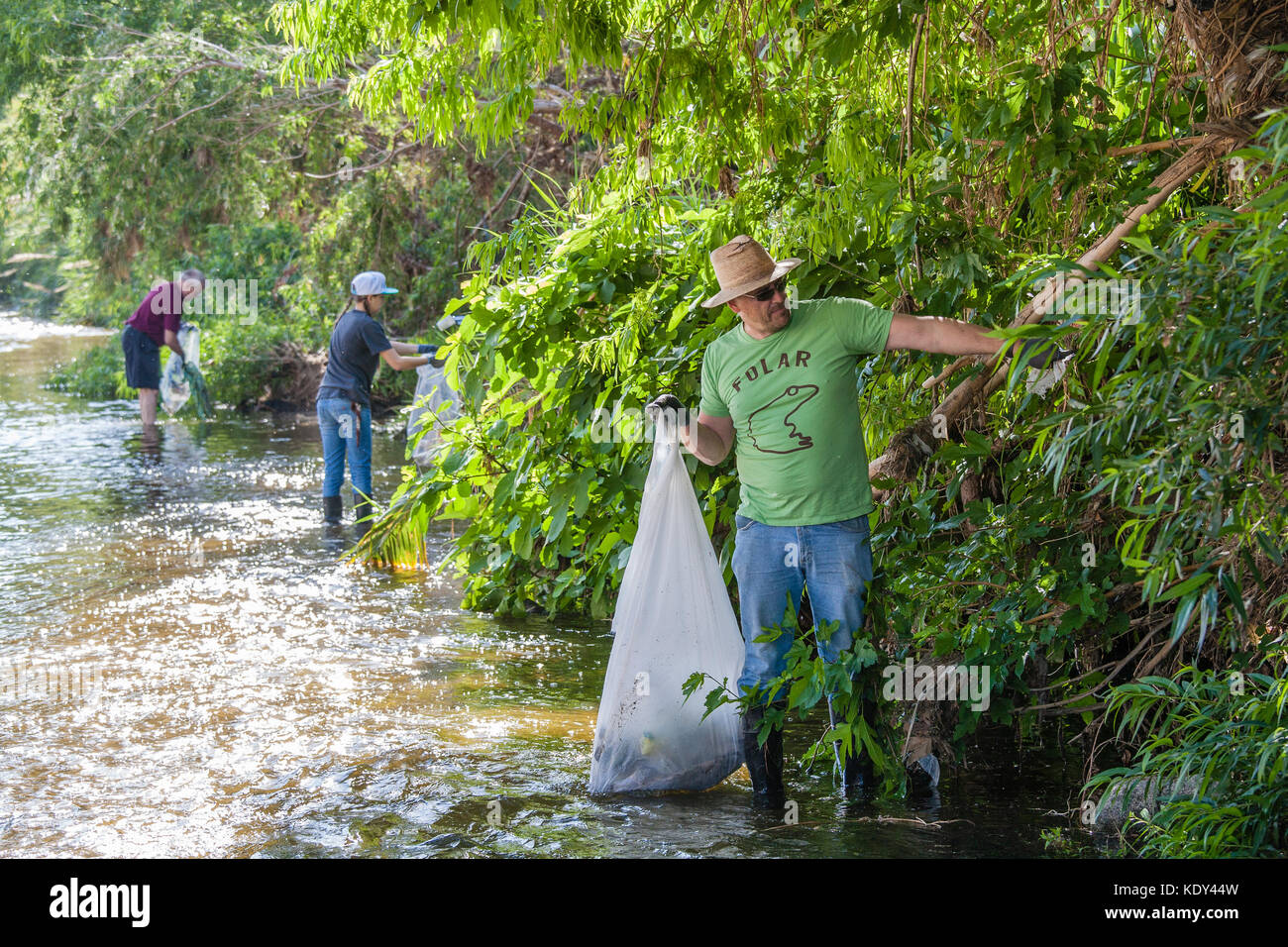 La Gran Limpieza, FoLAR River clean-up April 11, 2015, Los Angeles River, Glendale Narrows, Los Angeles, California, USA Stock Photo