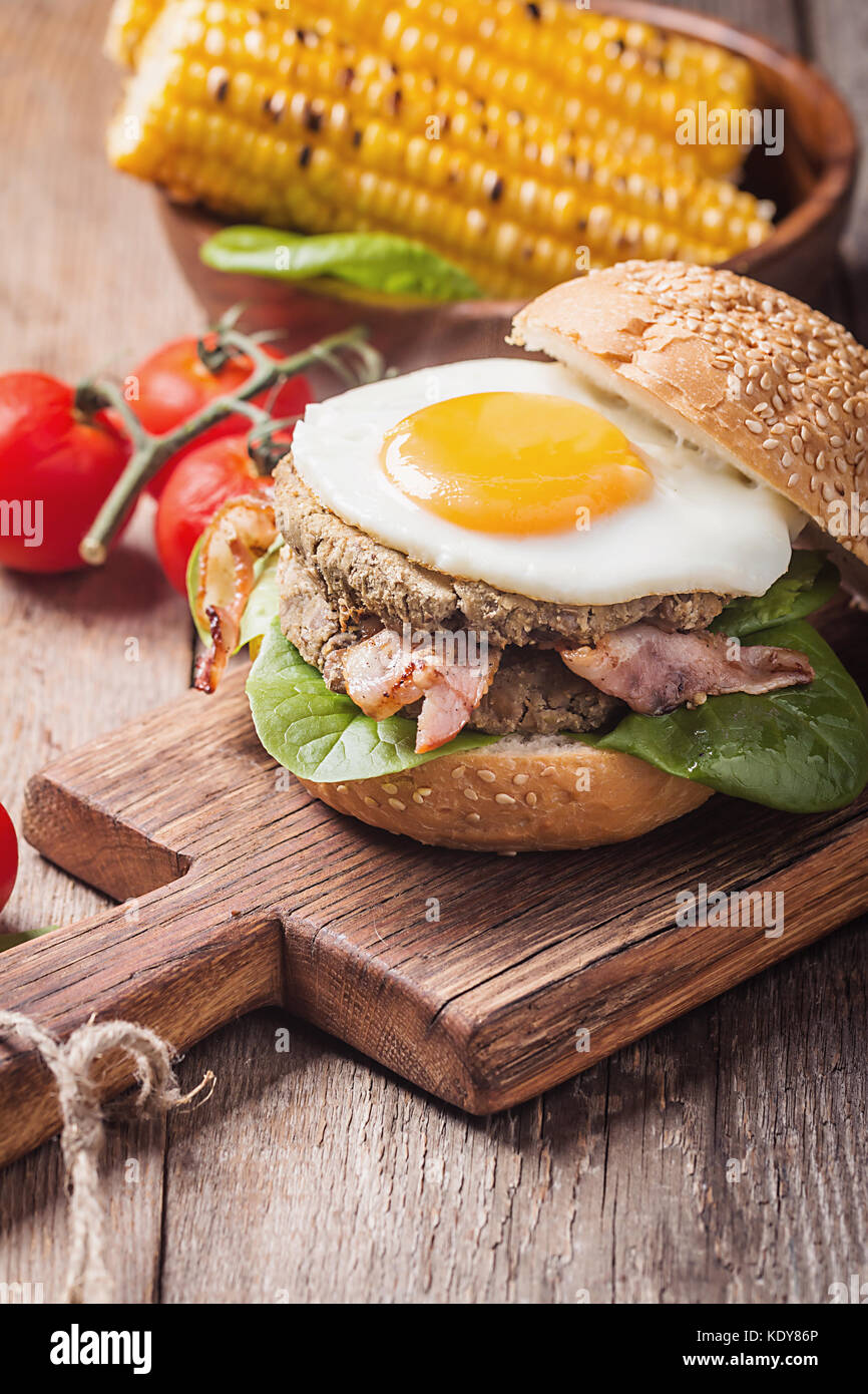 Homemmade Bacon Hamburger with fried Egg Stock Photo Alamy