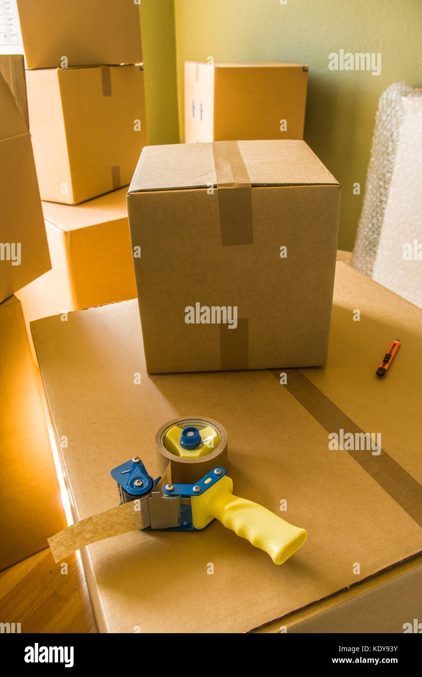 Packing rooms hi-res stock photography and images - Alamy