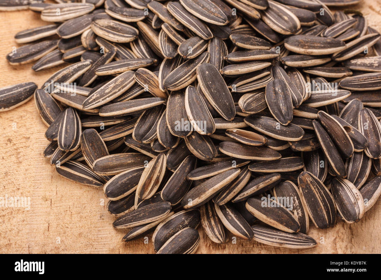Pile sunflower seeds hi-res stock photography and images - Alamy